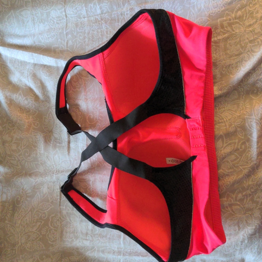 VS Sport Bra - Picture 2 of 3